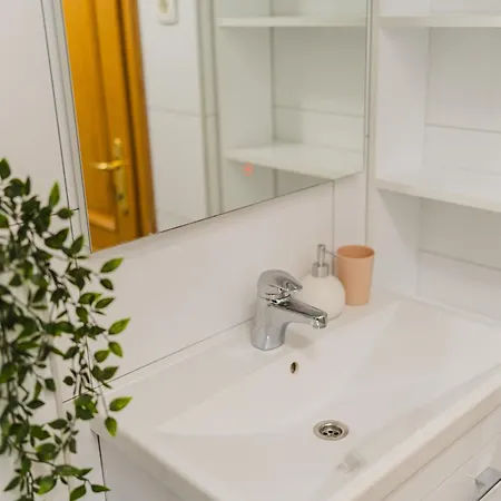 Lucija Apartament *