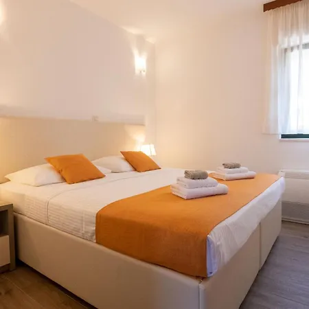 Lucija Apartament *