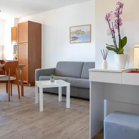 Lucija Apartament Makarska